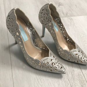 betsey johnson emili pump